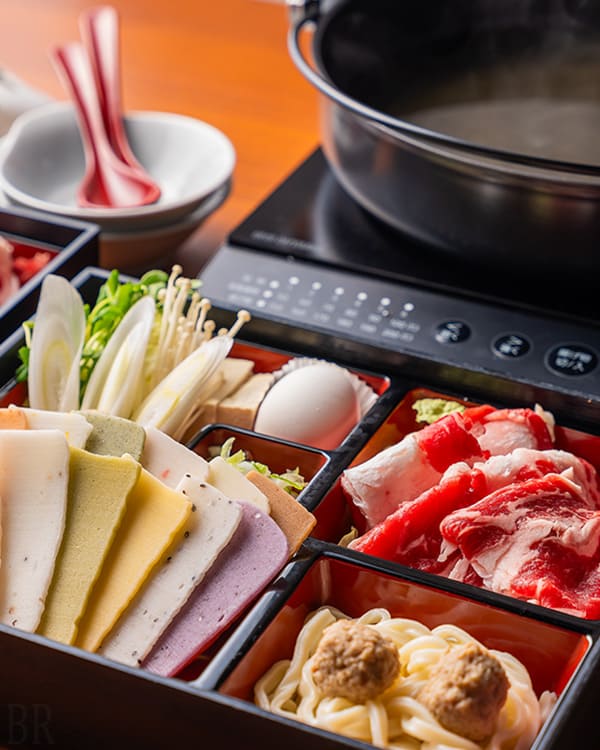 町屋 清水庵の名物・12種類の餠しゃぶ+東伯牛鍋セット